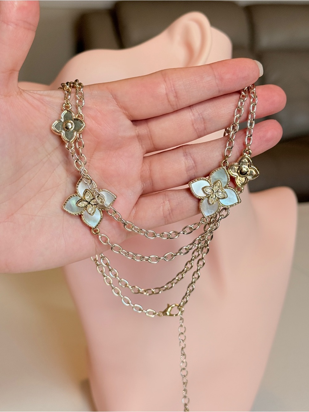 Alhambr Style Gold and Pearly White Floral Necklace With Zirconia - Picture 13 of 13